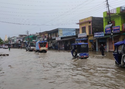 धनगढी बजार डुवानमा, अस्पतालका वार्ड समेत जलमग्न