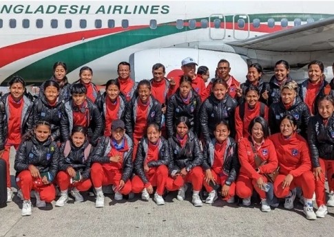 प्रीति राईको कप्तानीमा नेपाली यू-२० महिला फुटबल टोली ढाका प्रस्थान