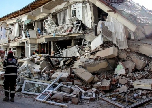 टर्कीको शक्तिशाली भूकम्पबाट अहिलेसम्म ११८ जनाको मृत्यु