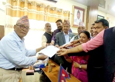 लुम्बिनीमा डिल्ली चौधरीलाई मुख्यमन्त्री बनाउन ५३ सांसदले बुझाए हस्ताक्षर