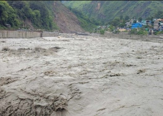 धौलीगङ्गा बाँध खुल्दा महाकालीमा खतराको संकेत,भारततर्फ एक घर बगायो