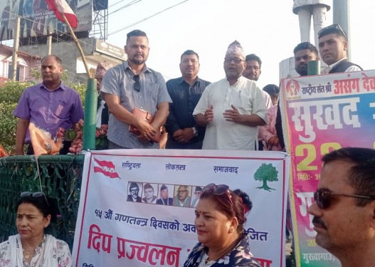गणतन्त्र दिवसमा कांग्रेस बाँकेद्वारा दीप प्रज्ज्वलन