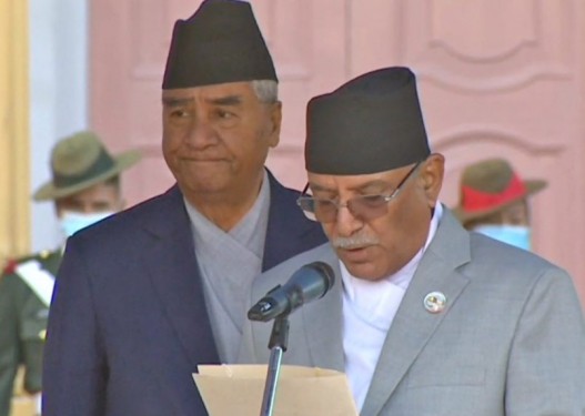 नवनियुक्त प्रधानमन्त्री प्रचण्डले लिए सपथ