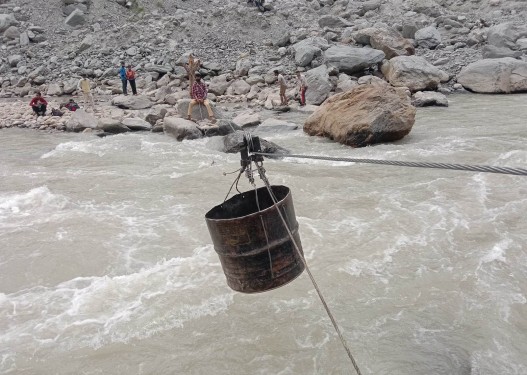 महाकाली नदीको तुइनबाट खसेर एक जना बेपत्ता