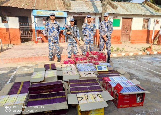 सशस्त्र प्रहरीद्वारा बाँकेको खजुराबाट साढे ५ लाख बढीको कपडा बरामद