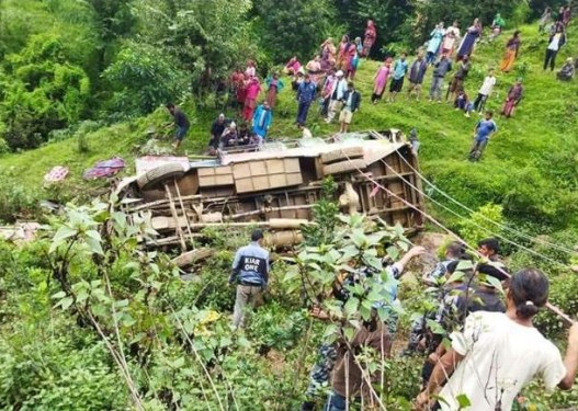 रोल्पामा बस दुर्घटना हुँदा ४ जनाको मृत्यु, १८ घाइते