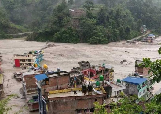 बाढीले सयौं घर डुबे, दर्जनौं बेपत्ता