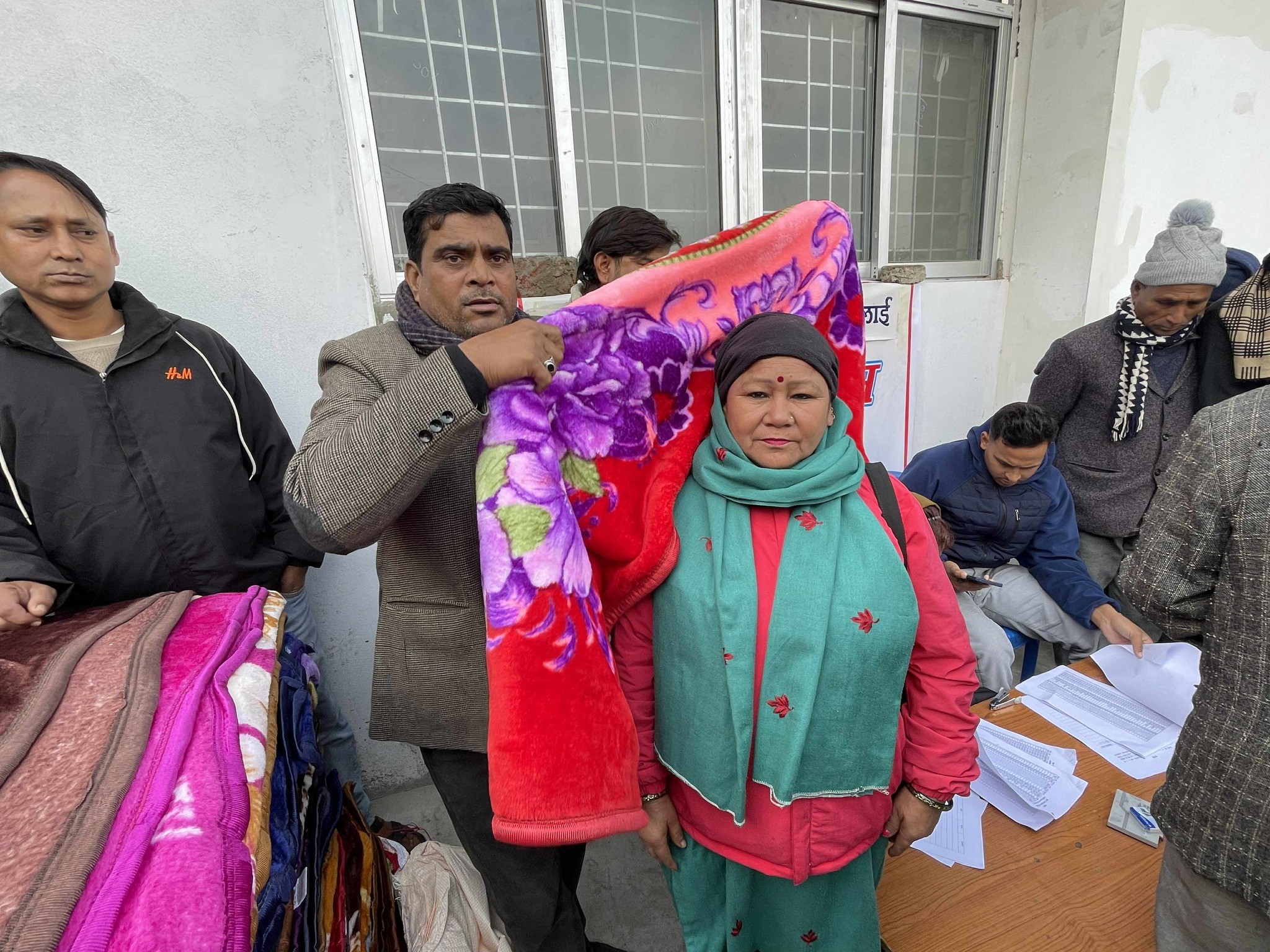 जानकीको वडा नम्बर ४ द्वारा ४५० थान ब्ल्याङ्केट वितरण