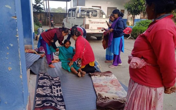 स्थायी बन्ध्याकरण शिविरमा बन्ध्याकरण गर्ने महिला धेरै
