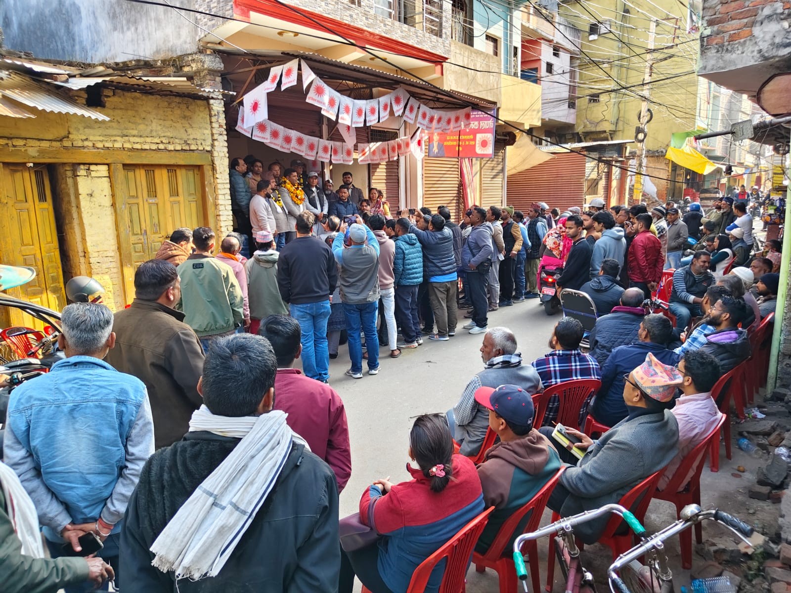 सबै वडामा सञ्जाल विस्तार गर्दै एमाले, उम्मेदवार राई मतदाता भेटघाटमा
