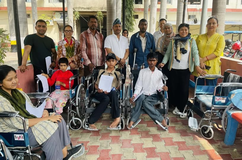 अपाङ्गता भएका व्यक्तिलाई सहायक सामग्री वितरण