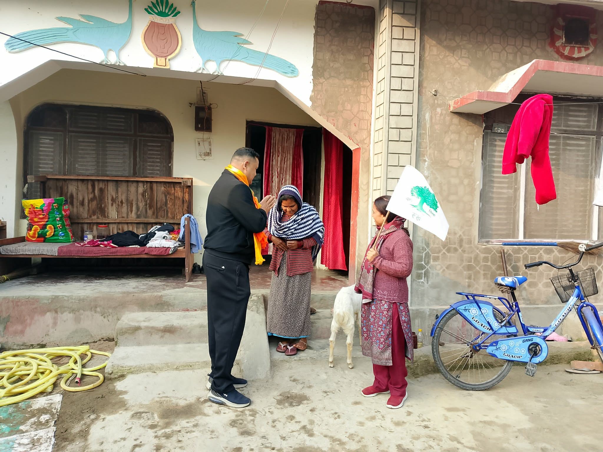 घरदैलो अभियानः मतदाताबाट प्राप्त प्रतिक्रिया र आशिर्वादले कोइराला उत्साहित