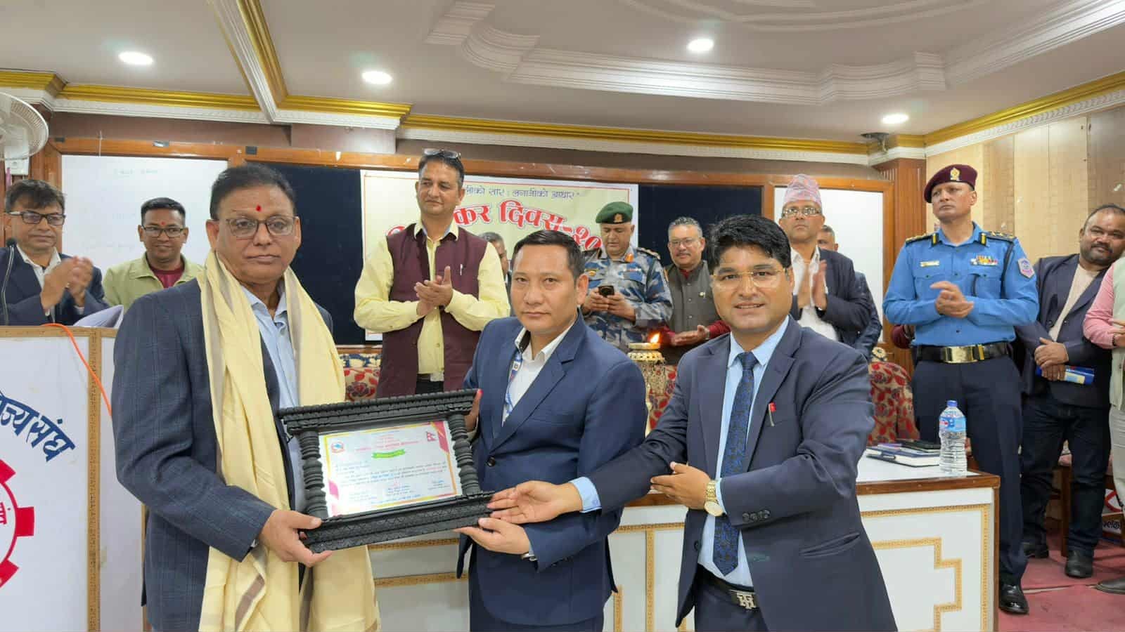 वेष्टर्न हस्पिटल सबैभन्दा बढी आयकर तिर्ने करदाताका रुपमा सम्मानित