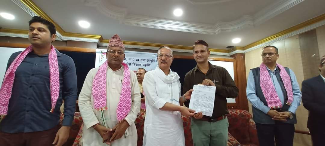 नेपालगन्ज उद्योग बाणिज्य संघले बुझायो उद्योग मन्त्रीलाई ज्ञापनपत्र