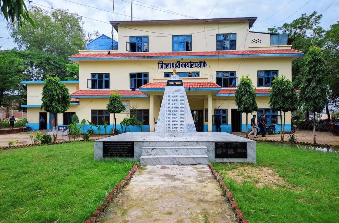 शंकास्पदरुपमा मोबाइल सेन्टरमा राखिएका ७७ थान मोबाइल बरामद