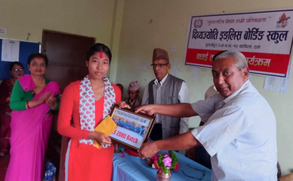 एसईईमा सतप्रतिशत नतिजा ल्याएको 'दिब्यज्योति'ले गर्यो विद्यार्थीहरुको विदाई