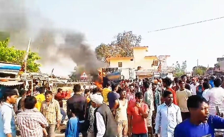 ट्यांकरले ठक्कर दिँदा दुई जना बालकको मृत्यु, बेतहनी क्षेत्र तनावग्रस्त