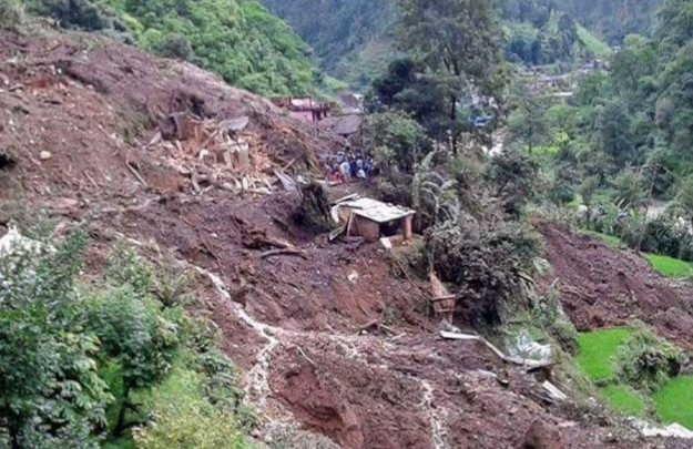 पहिरोमा दुई बालबालिकाको मृत्यु, २७ वर्षीया महिला घाइते