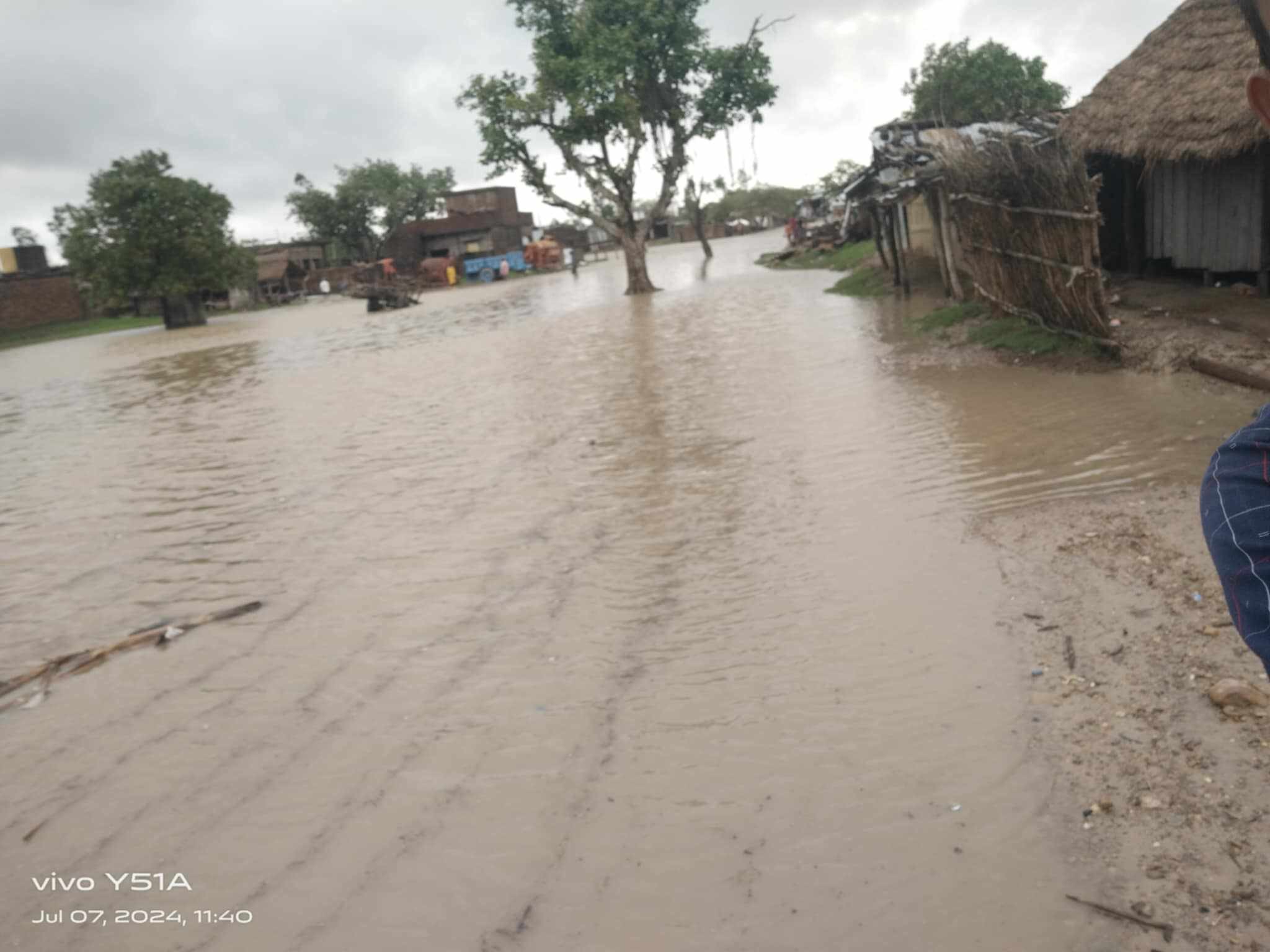 नरैनापुरमा डुबे दर्जनौं गाउँ, महेन्द्र माविको पर्खाल भत्कियो