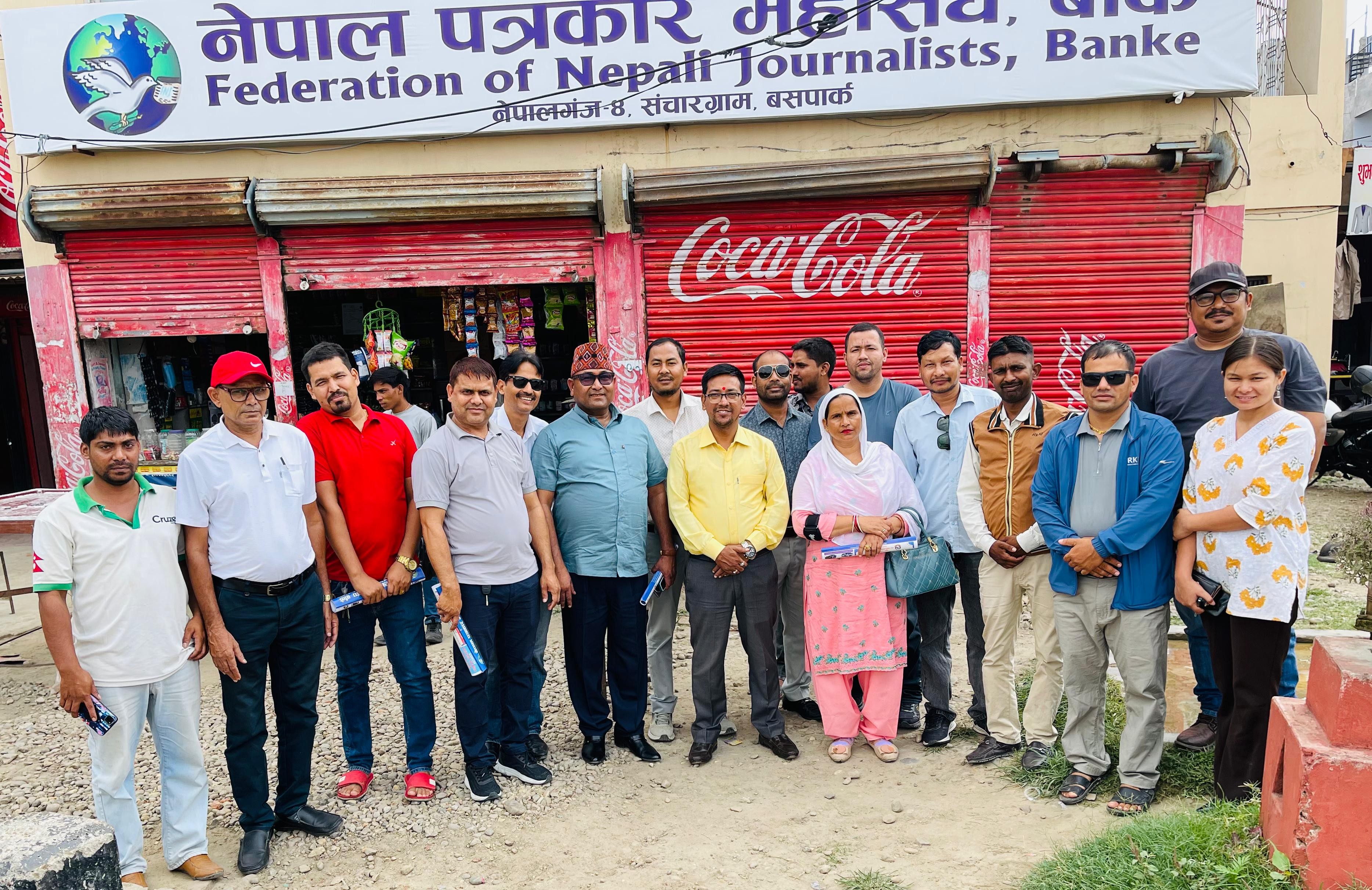 डुडुवाले पत्रकार महासंघ बाँकेमा सभा हल निर्माण गर्दै
