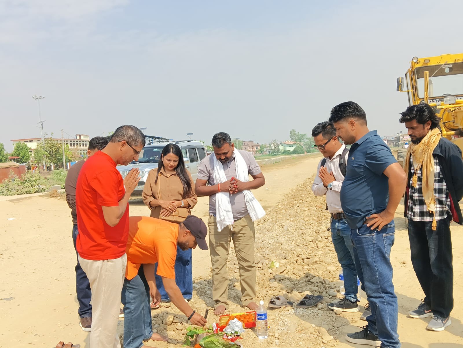 वाटरपार्कमा 'अस्फाल्ट' पीच सडक निर्माण कार्य सुरु