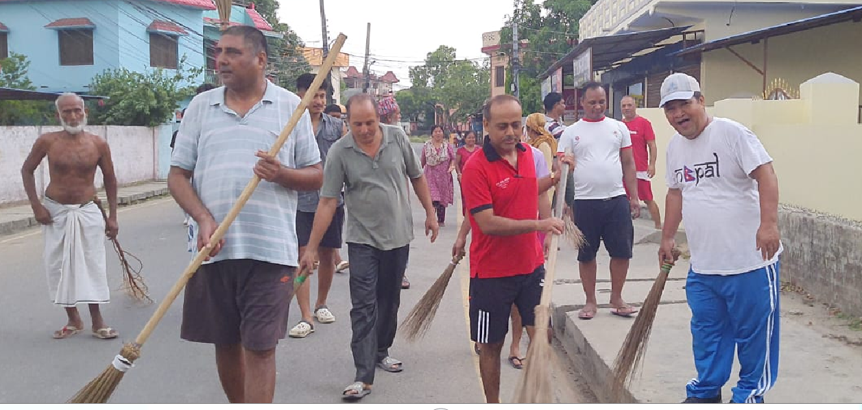 नेपालगञ्ज वडा नम्बर ९ को सुधार र सरसफाईमा जुट्दै स्थानीय